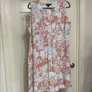 Chadwicks Floral Sleeveless Midi Dress in Coral and White Linen Blend Pleated L